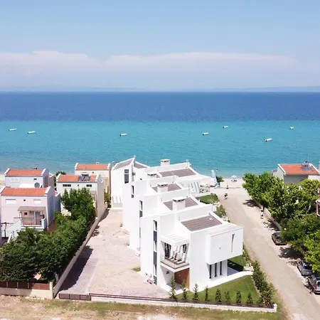 Villa Camelia By The Sea *