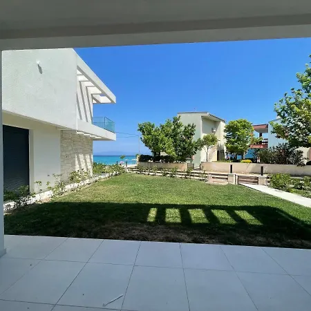 Villa Camelia By The Sea Polychrono